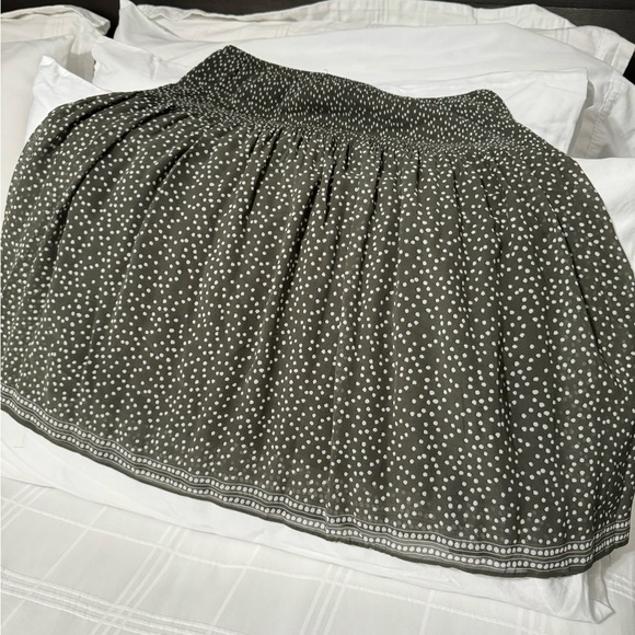 Midi skirt small Nordstrom Rack. Army/Ivory Random Dot. NWT - Picture 3 of 10